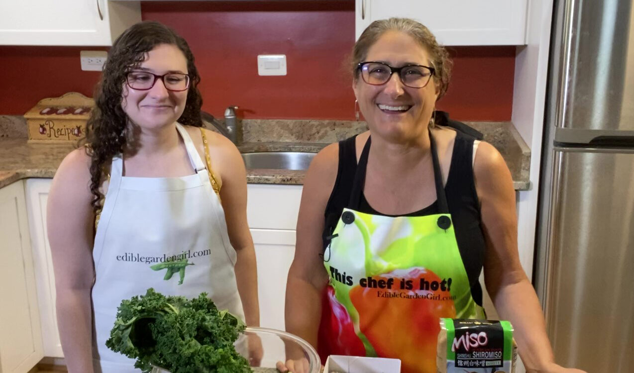 Kale with Soba Noodles and Avocado Miso Sauce Recipe