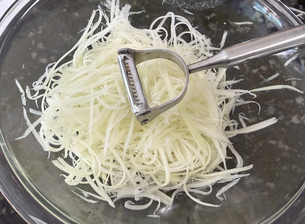 Green papaya grating